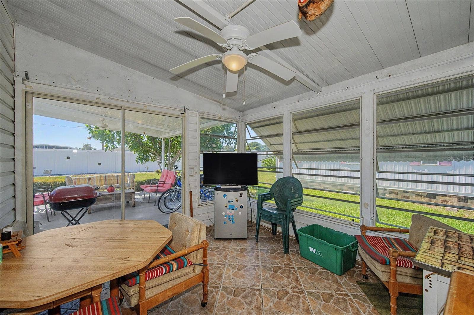 18 DRURY LANE, Tarpon Springs, FL 34689 back Florida Room