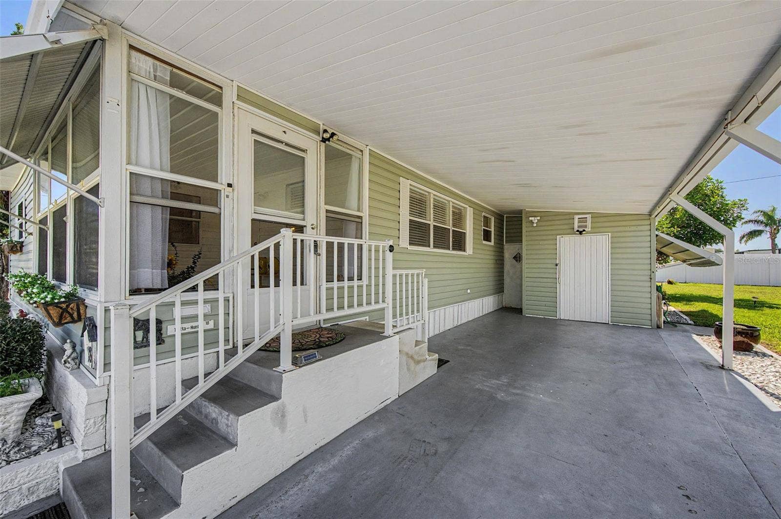 18 DRURY LANE, Tarpon Springs, FL 34689 Jack and Jill stairs