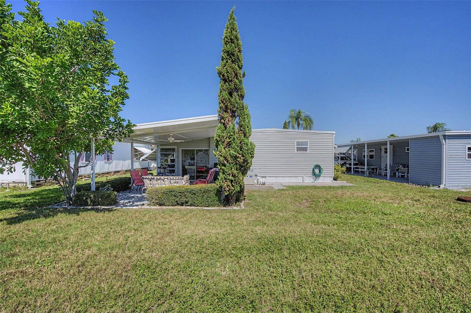 18 DRURY LANE, Tarpon Springs, FL 34689 NO REAR NEIGHBORS