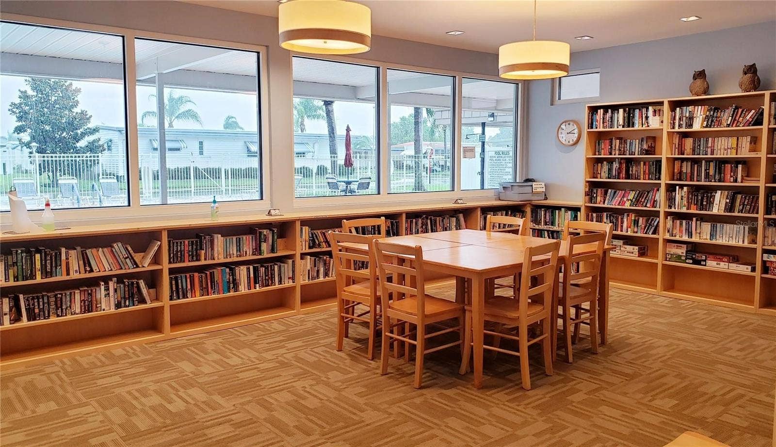 18 DRURY LANE, Tarpon Springs, FL 34689 LIBRARY