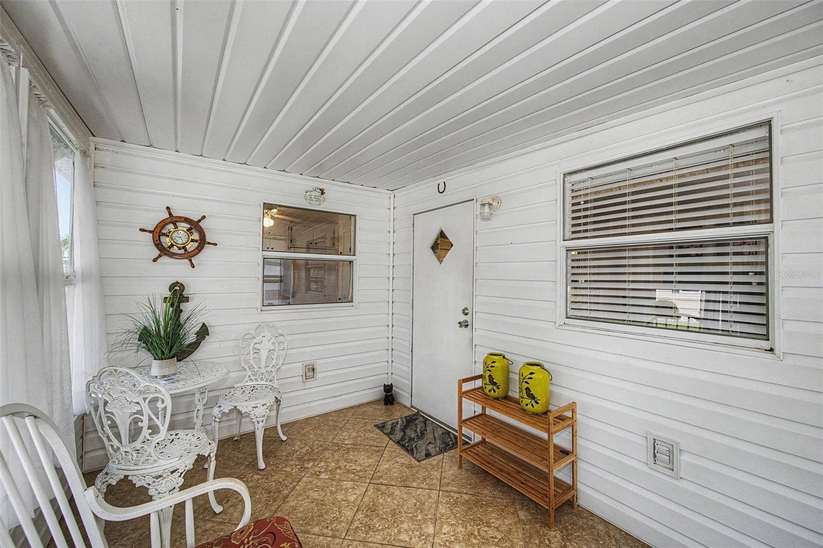 18 DRURY LANE, Tarpon Springs, FL 34689 Front Florida room