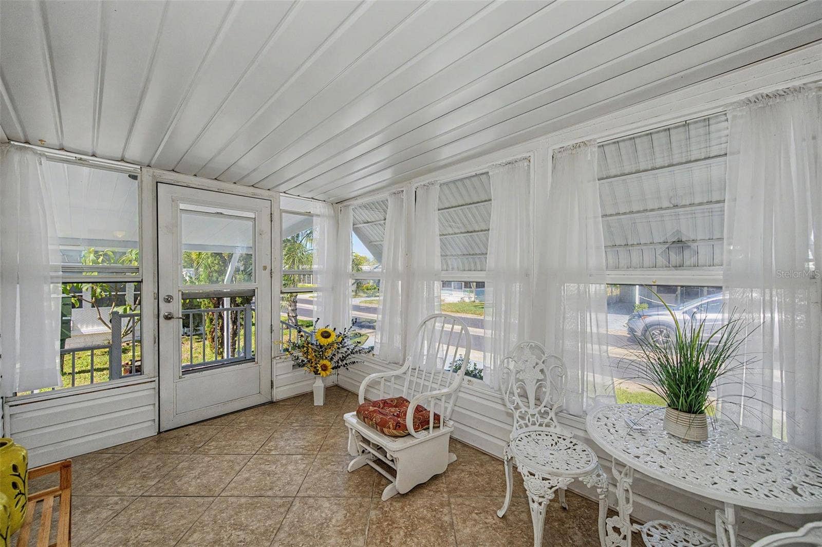 18 DRURY LANE, Tarpon Springs, FL 34689 Front Florida Room