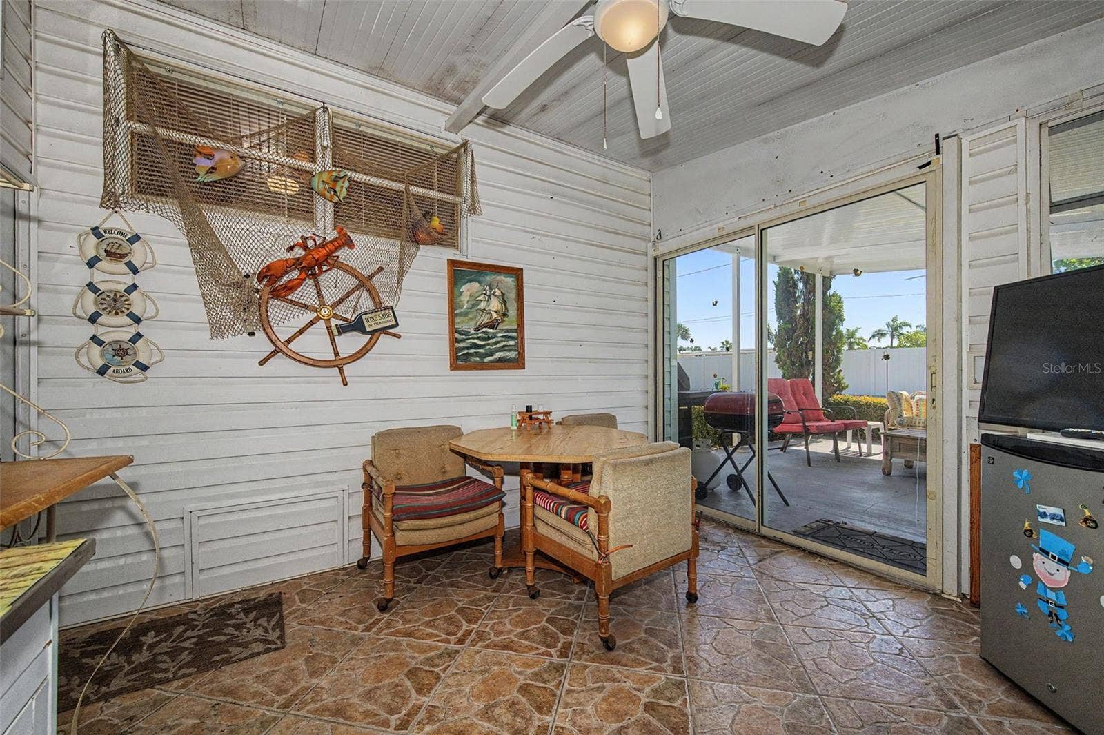18 DRURY LANE, Tarpon Springs, FL 34689 BACK FLORIDA ROOM