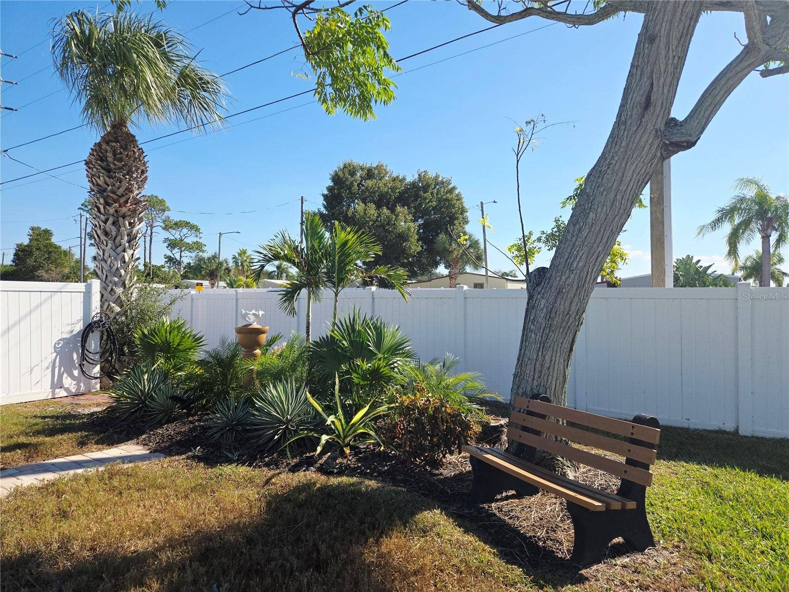 18 DRURY LANE, Tarpon Springs, FL 34689 MEMORIAL PARK on Veterans Way