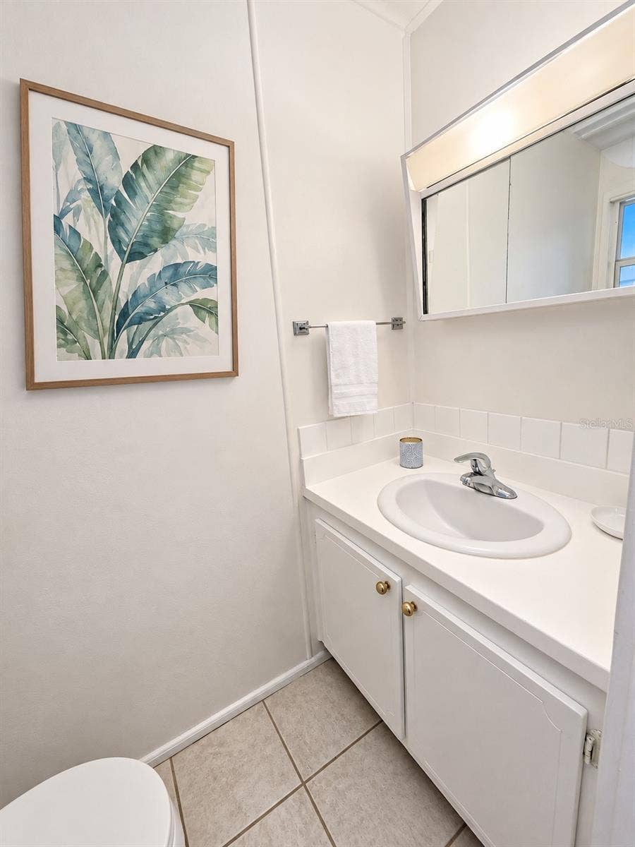 18 DRURY LANE, Tarpon Springs, FL 34689 ensuite bath w/sink and toilet