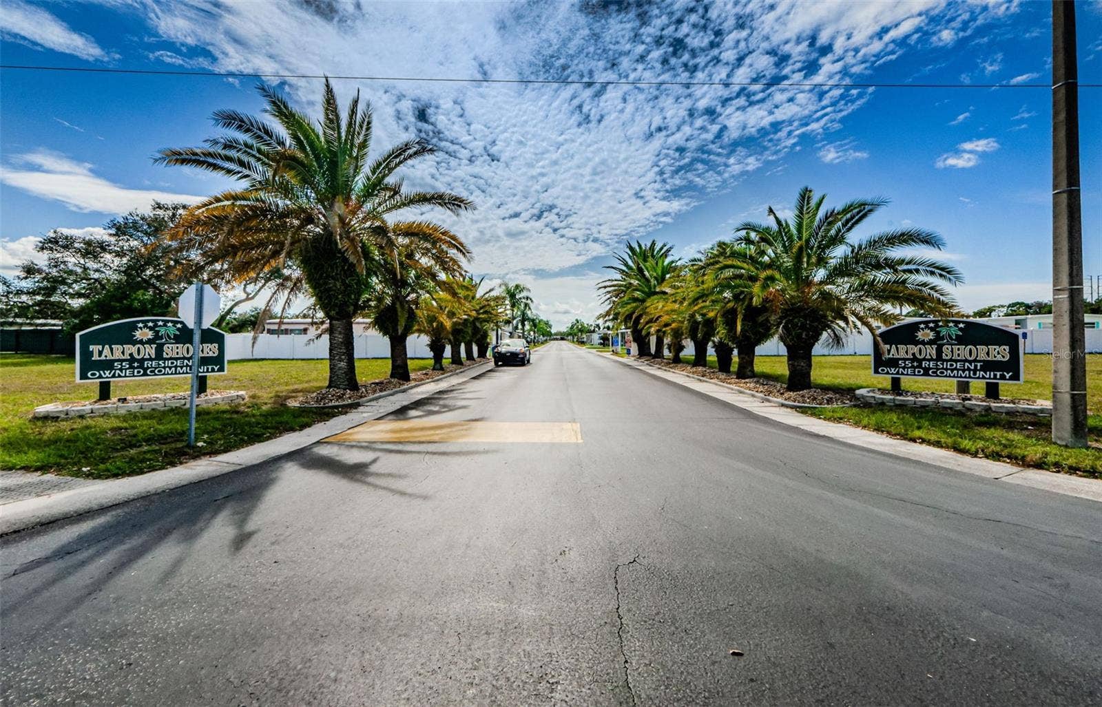 18 DRURY LANE, Tarpon Springs, FL 34689 USE THIS ENTRANCE!