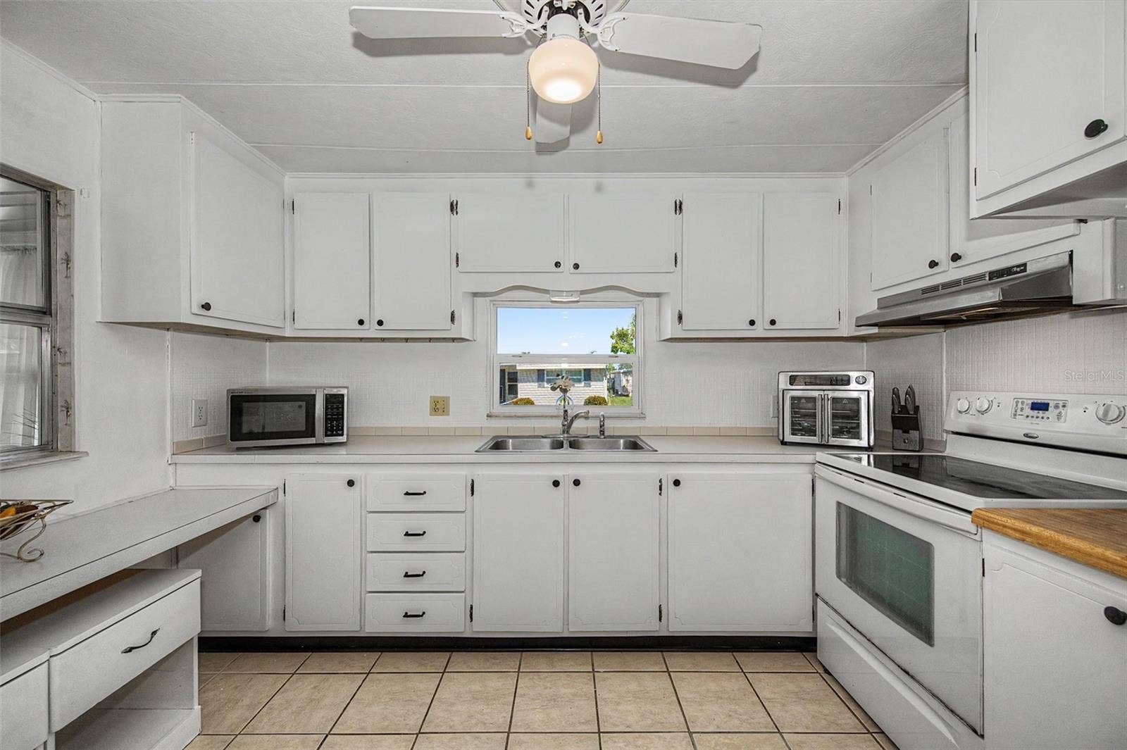 18 DRURY LANE, Tarpon Springs, FL 34689 18 DRURY LANE, Tarpon Springs, FL 34689