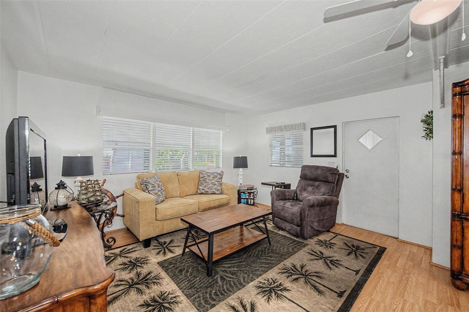 18 DRURY LANE, Tarpon Springs, FL 34689 18 DRURY LANE, Tarpon Springs, FL 34689