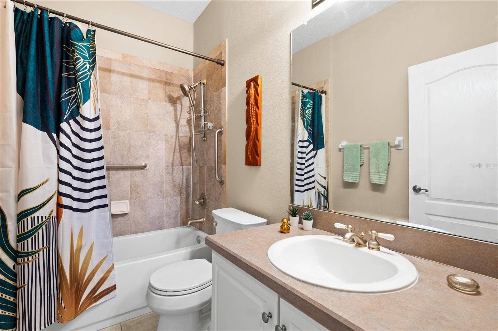 2057 INVERNESS GREENS DRIVE, Sun City Center, FL 33573 Second Bathroom