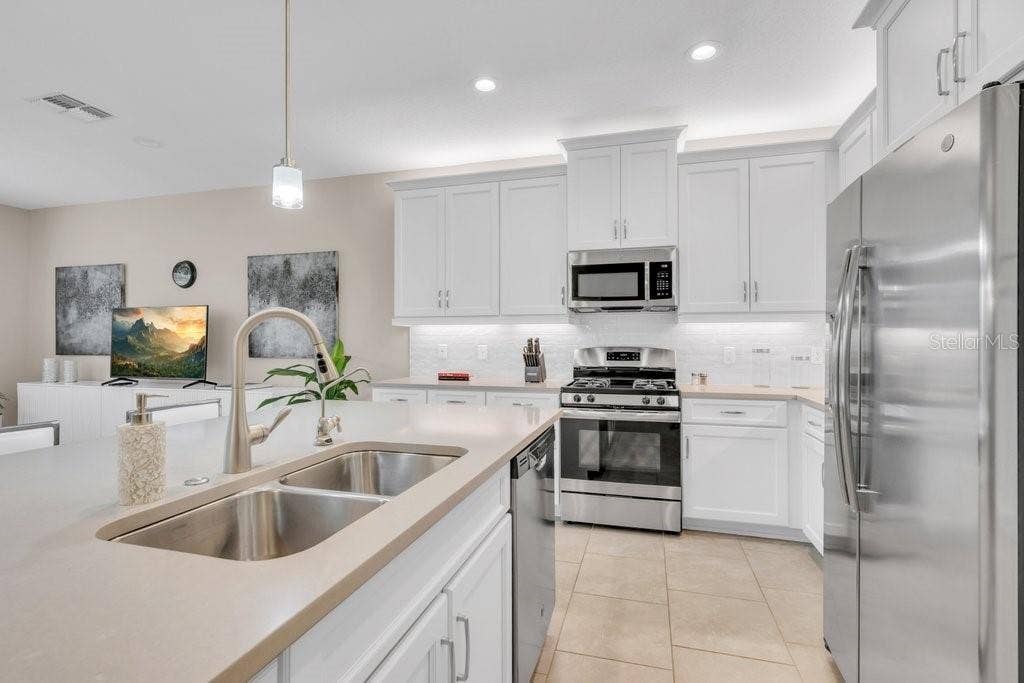 15479 SANTA POLA DRIVE, Wimauma, FL 33598 15479 SANTA POLA DRIVE, Wimauma, FL 33598