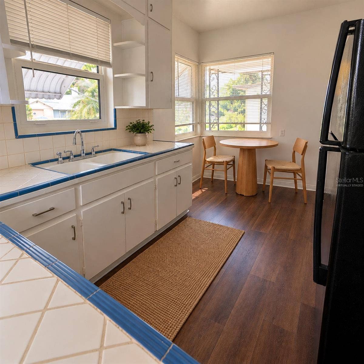 2907 49TH STREET S, Gulfport, FL 33707 Kitchen - virtually staged
