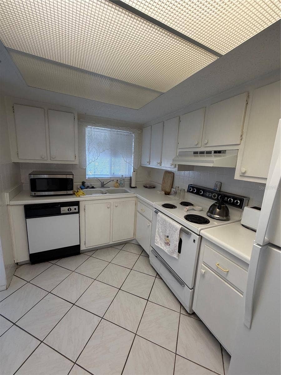 1524 LAKEVIEW ROAD, #304, Clearwater, FL 33756 1524 LAKEVIEW ROAD, #304, Clearwater, FL 33756