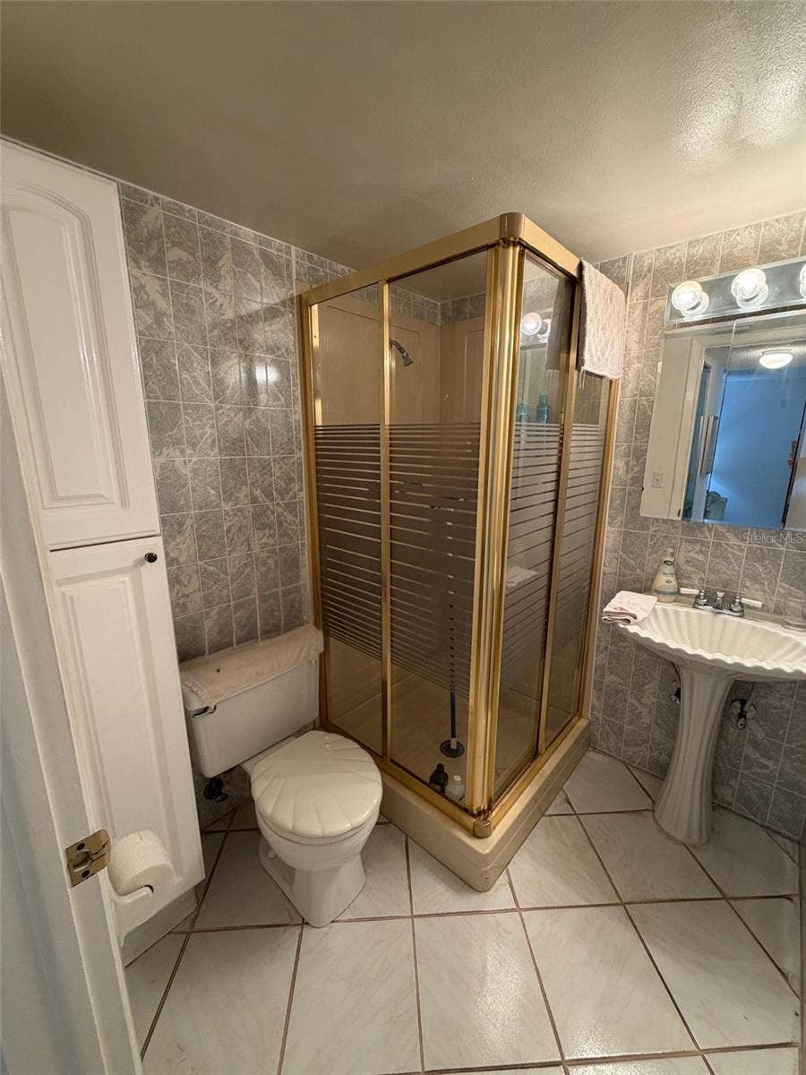 1524 LAKEVIEW ROAD, #304, Clearwater, FL 33756 1524 LAKEVIEW ROAD, #304, Clearwater, FL 33756