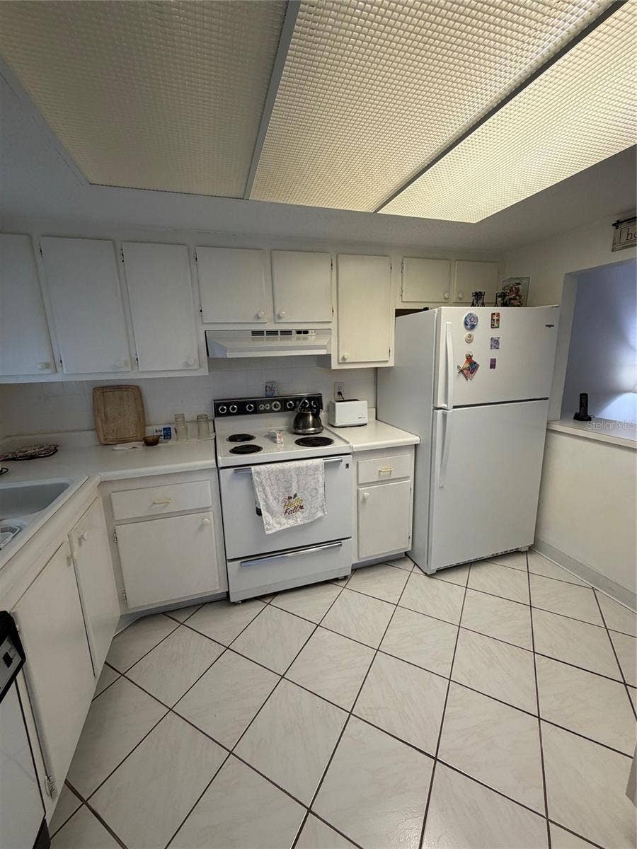 1524 LAKEVIEW ROAD, #304, Clearwater, FL 33756 1524 LAKEVIEW ROAD, #304, Clearwater, FL 33756