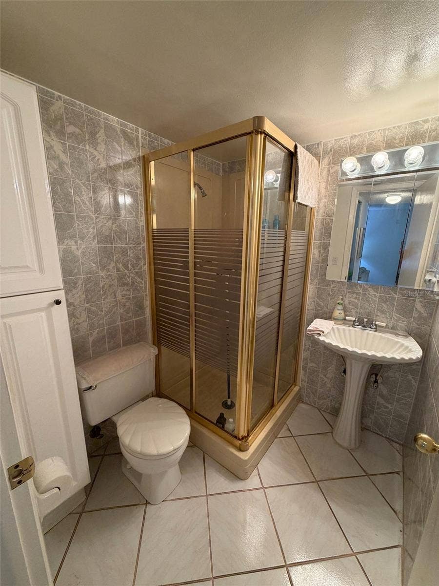 1524 LAKEVIEW ROAD, #304, Clearwater, FL 33756 1524 LAKEVIEW ROAD, #304, Clearwater, FL 33756