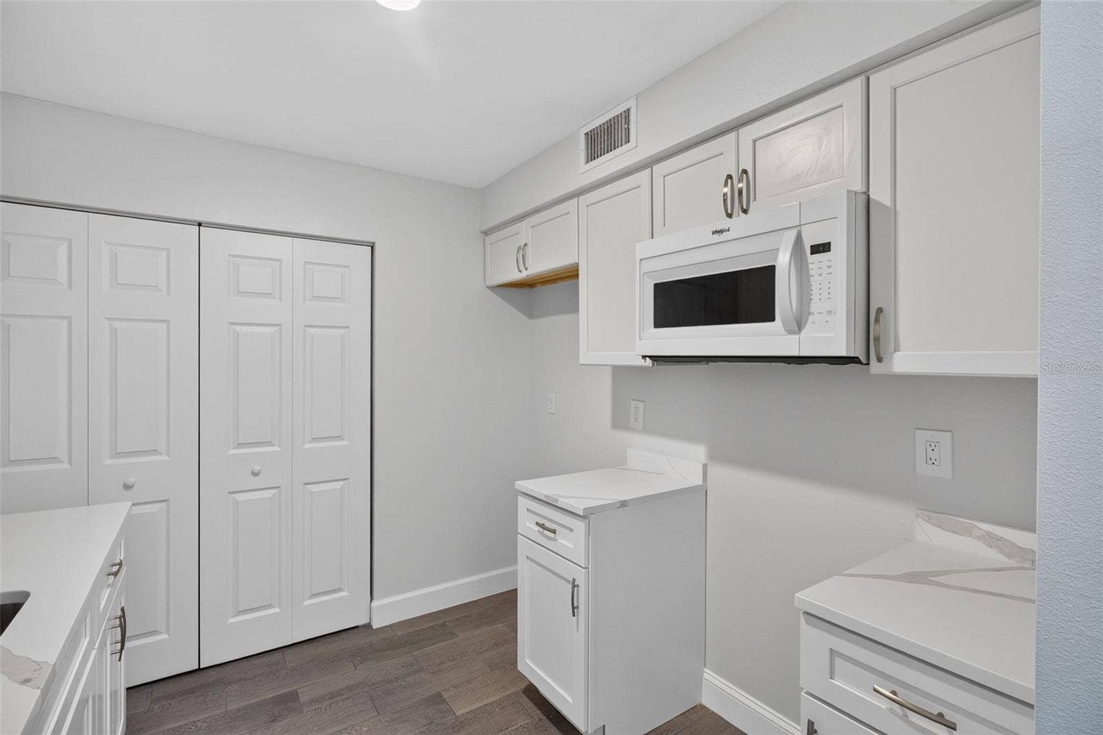 876 116TH AVENUE N, #103, St Petersburg, FL 33716 Refrigerator and range space