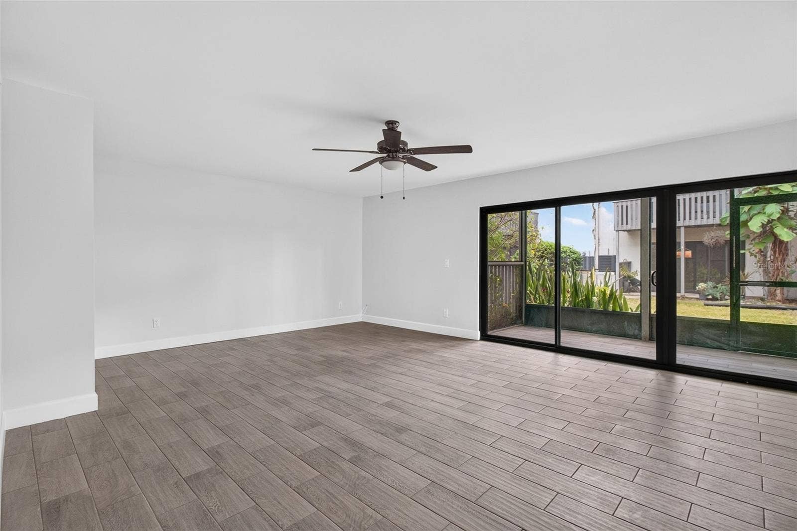 876 116TH AVENUE N, #103, St Petersburg, FL 33716 Living room