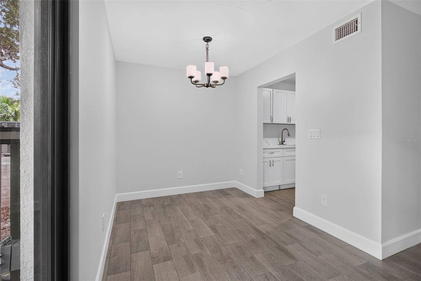 876 116TH AVENUE N, #103, St Petersburg, FL 33716 Dining room