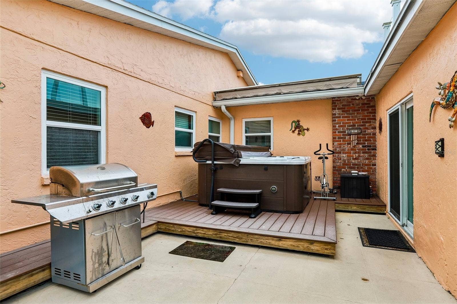 398 COLONY POINT ROAD S, St Petersburg, FL 33705 398 COLONY POINT ROAD S, St Petersburg, FL 33705