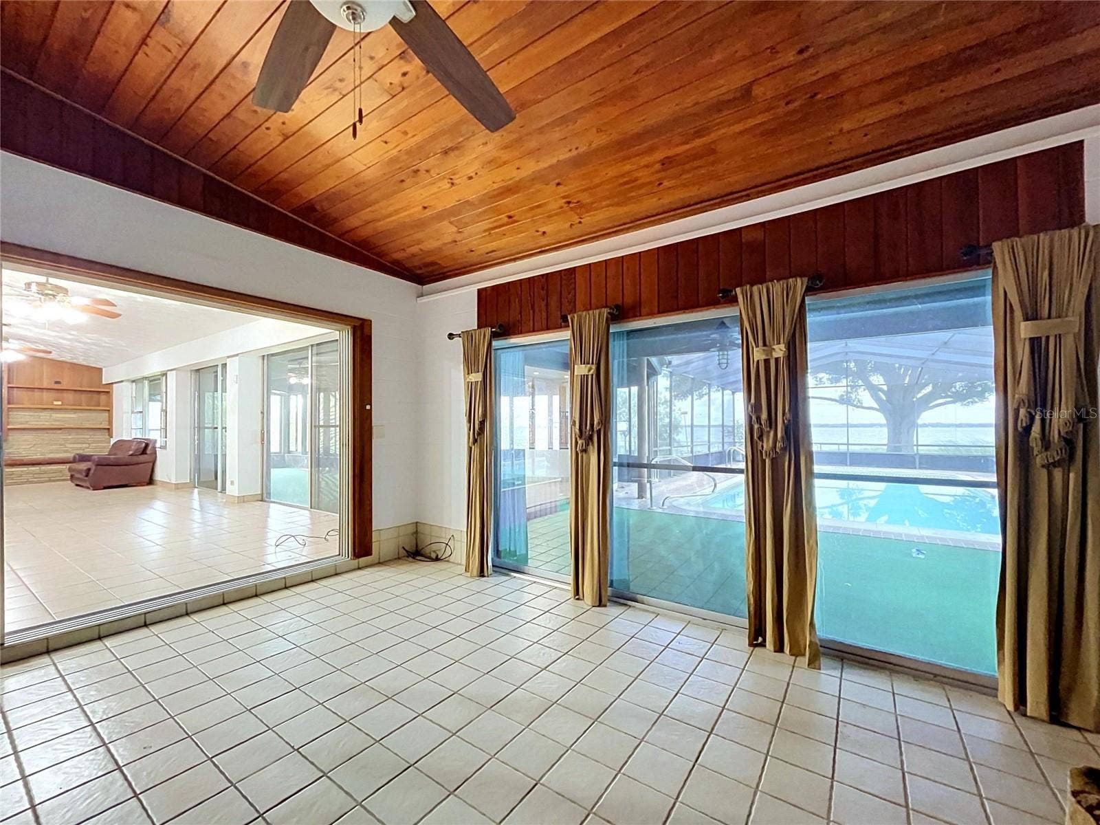 1348 EDGEWATER BEACH DRIVE, Lakeland, FL 33805 Family room with wood-paneled ceiling