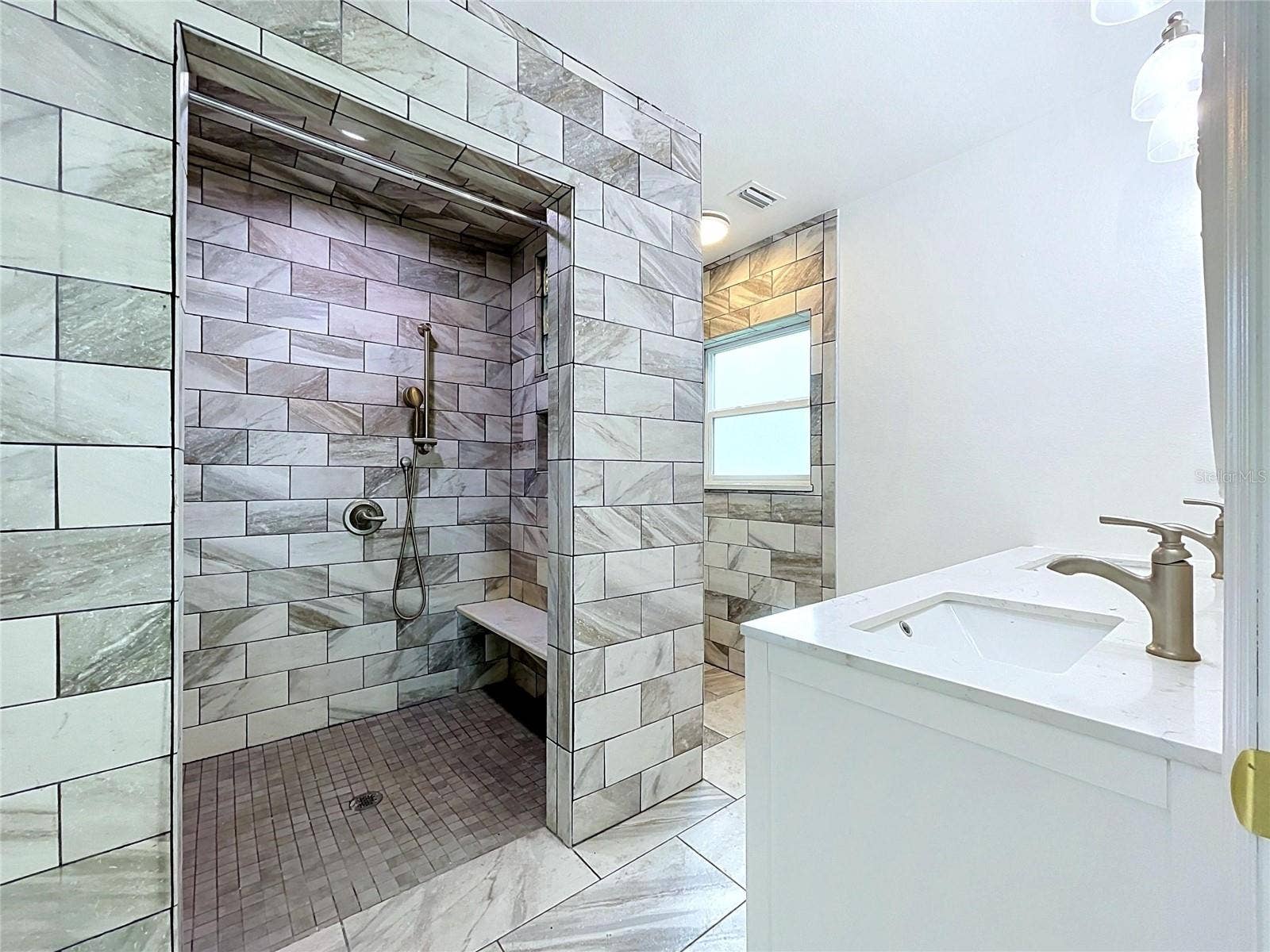 1348 EDGEWATER BEACH DRIVE, Lakeland, FL 33805 Bathroom 1 with tiled shower and vanity