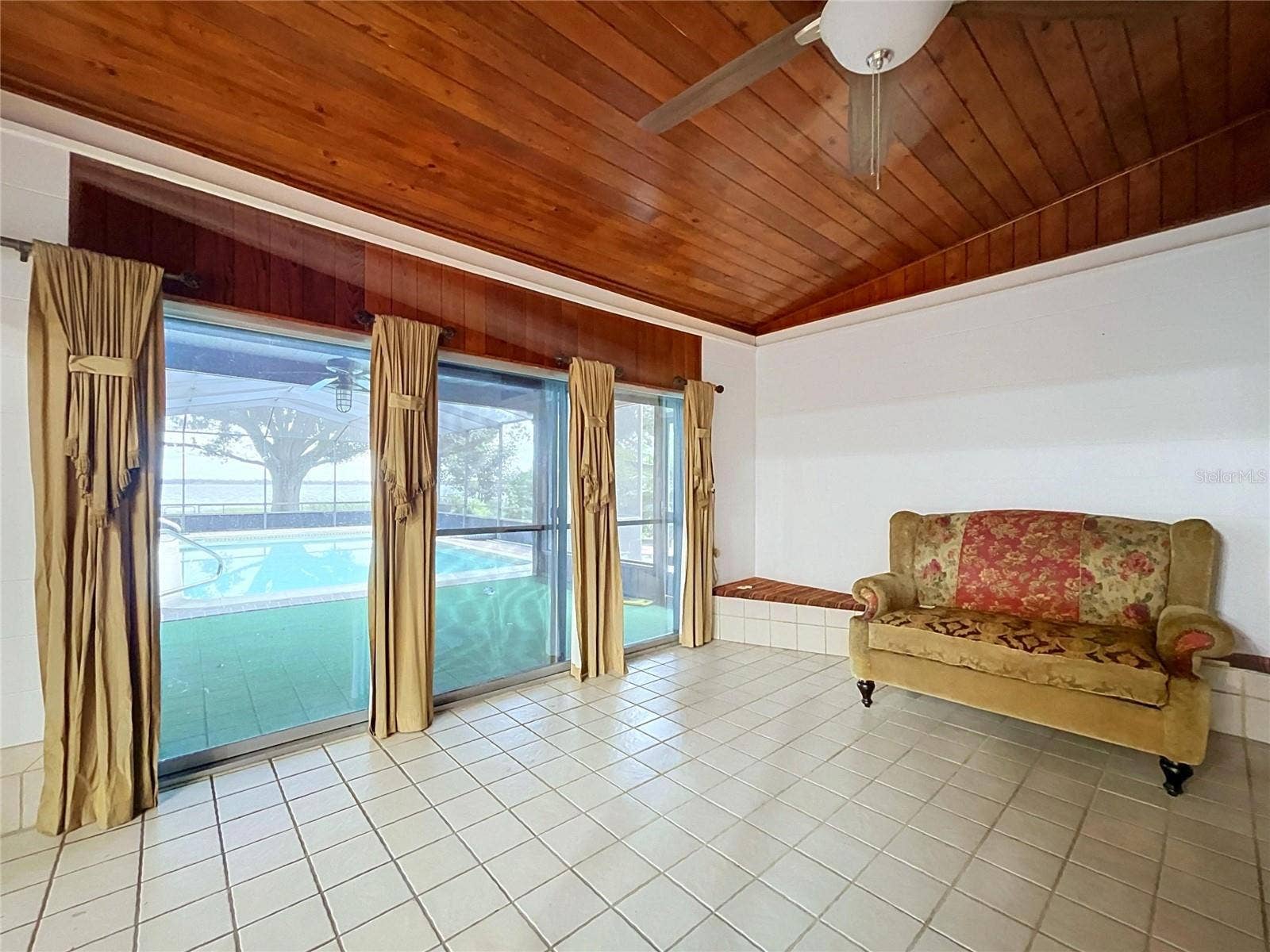 1348 EDGEWATER BEACH DRIVE, Lakeland, FL 33805 Family room with windows overlooking the lanai and backyard