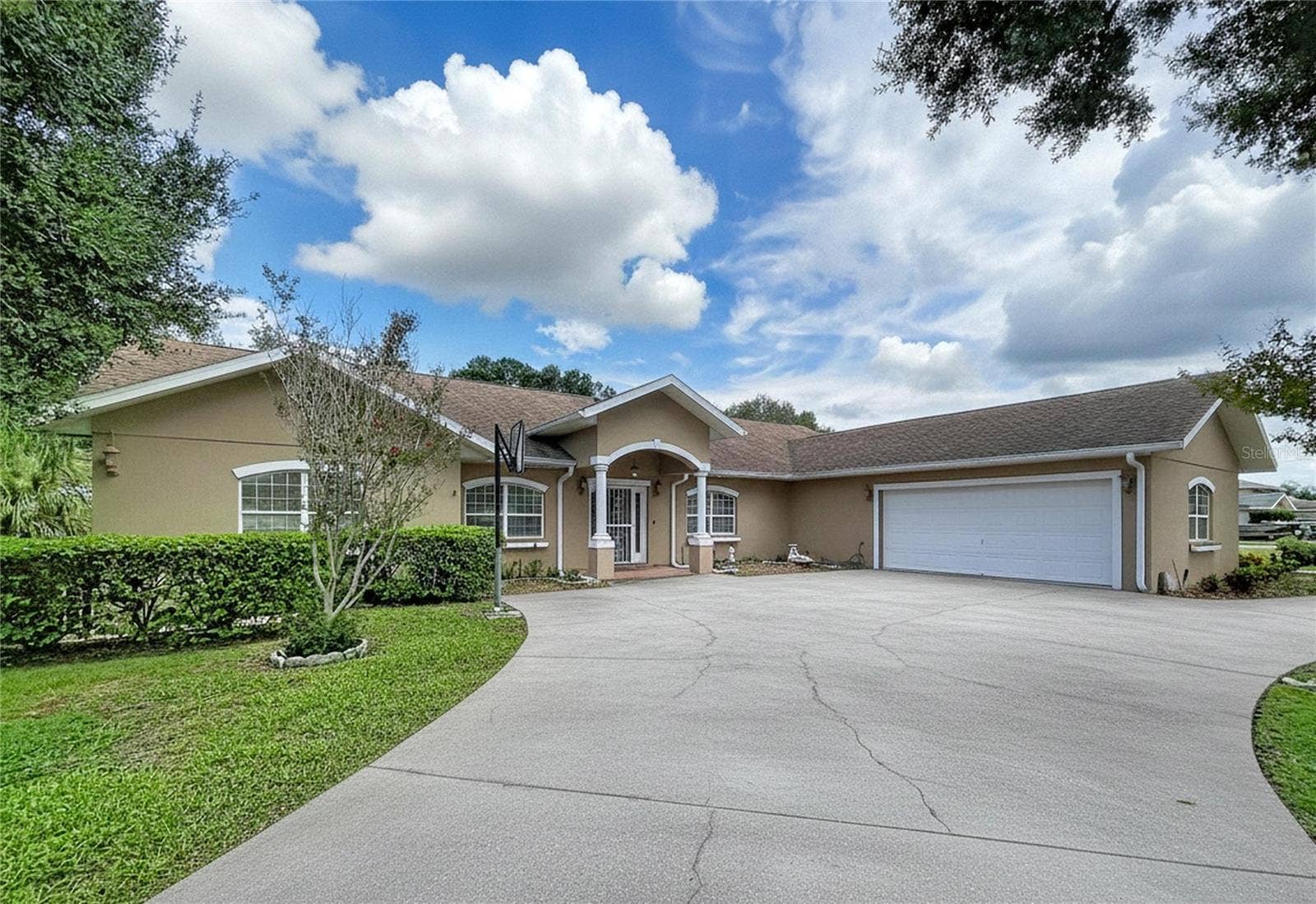 1348 EDGEWATER BEACH DRIVE, Lakeland, FL 33805 Front exterior of 1348 Edgewater Beach Drive