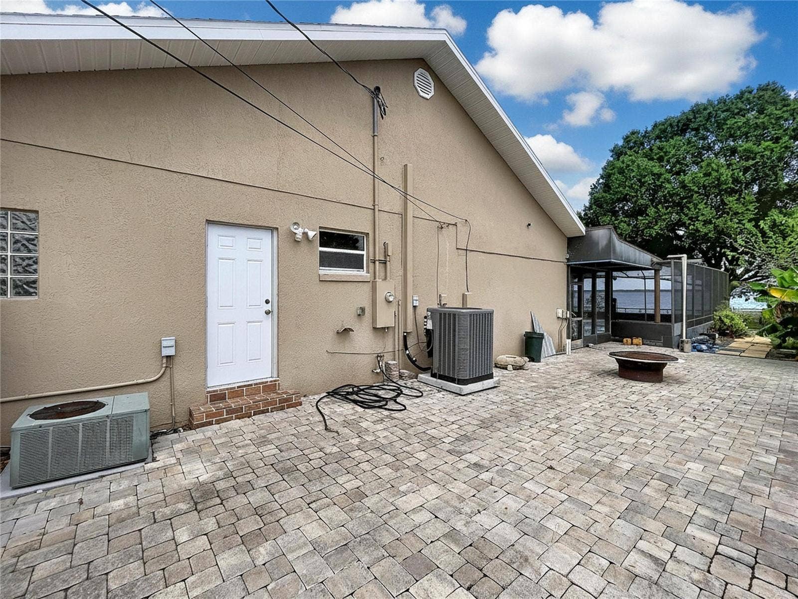 1348 EDGEWATER BEACH DRIVE, Lakeland, FL 33805 Side patio area