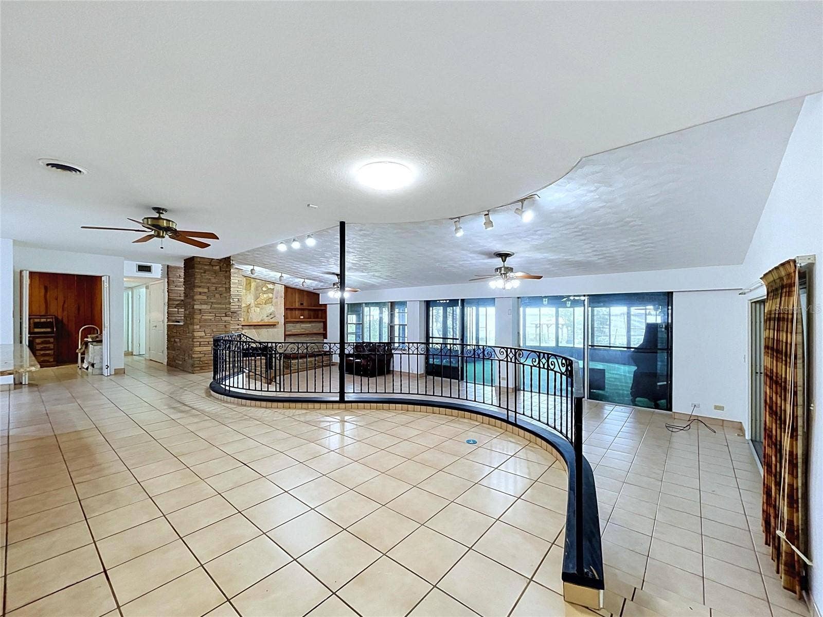 1348 EDGEWATER BEACH DRIVE, Lakeland, FL 33805 Wide view of the main living area