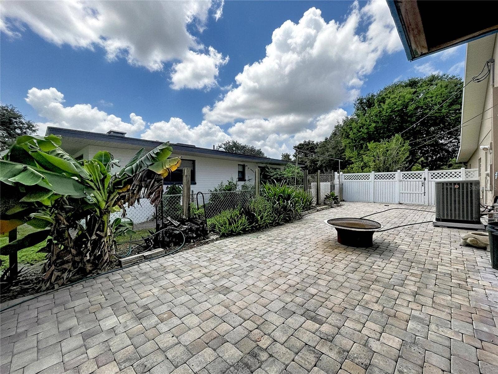 1348 EDGEWATER BEACH DRIVE, Lakeland, FL 33805 Side patio area