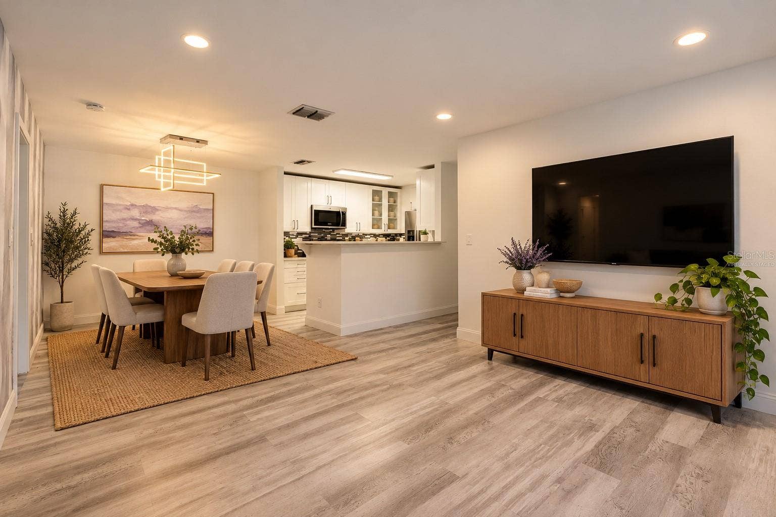 1400 GANDY BOULEVARD N, #1213, St Petersburg, FL 33702 Virtually staged