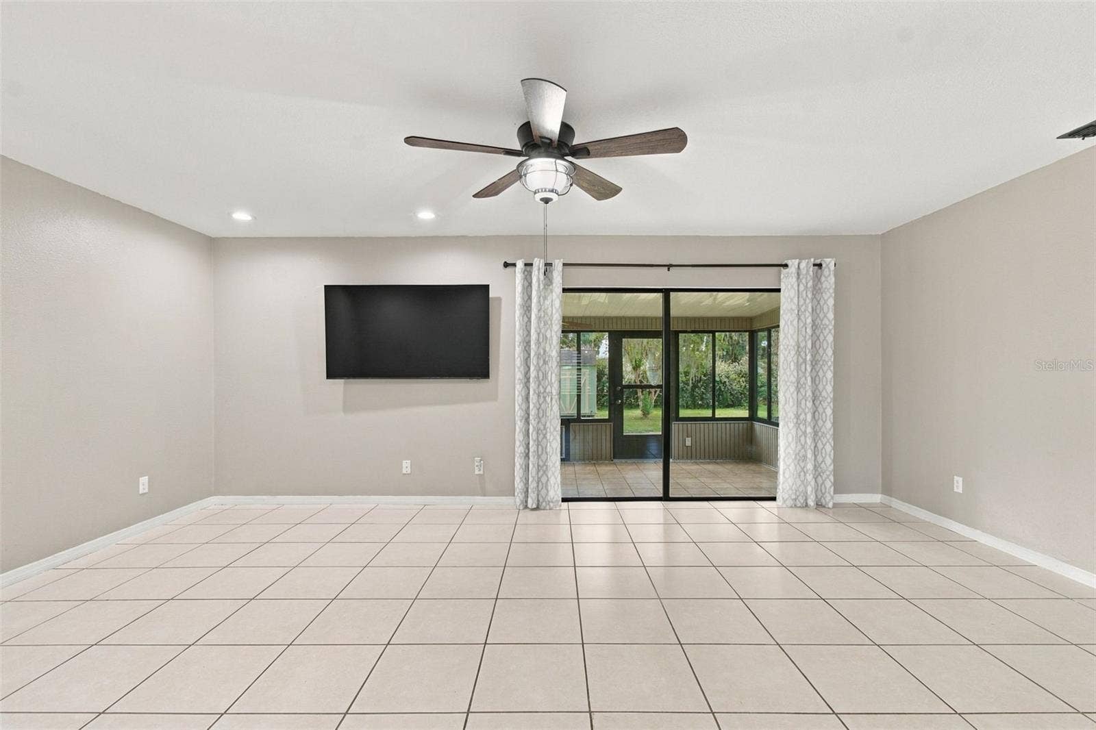 8410 ANGELA COURT, Zephyrhills, FL 33541 8410 ANGELA COURT, Zephyrhills, FL 33541