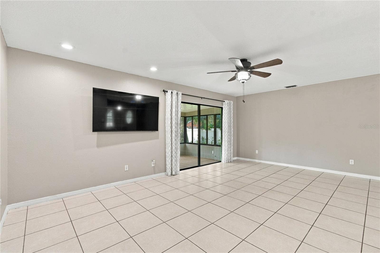 8410 ANGELA COURT, Zephyrhills, FL 33541 8410 ANGELA COURT, Zephyrhills, FL 33541