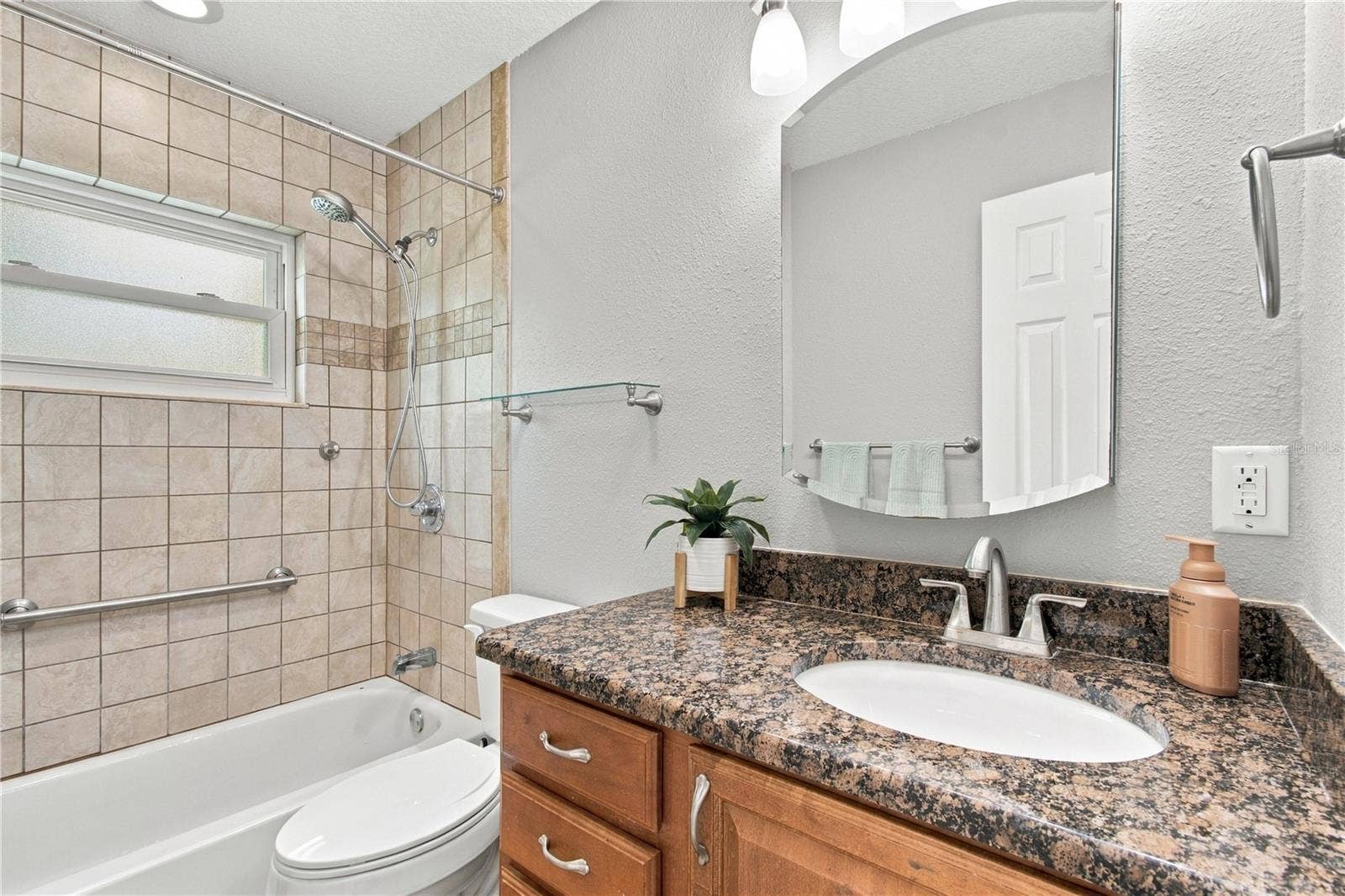 8410 ANGELA COURT, Zephyrhills, FL 33541 Guest Bathroom