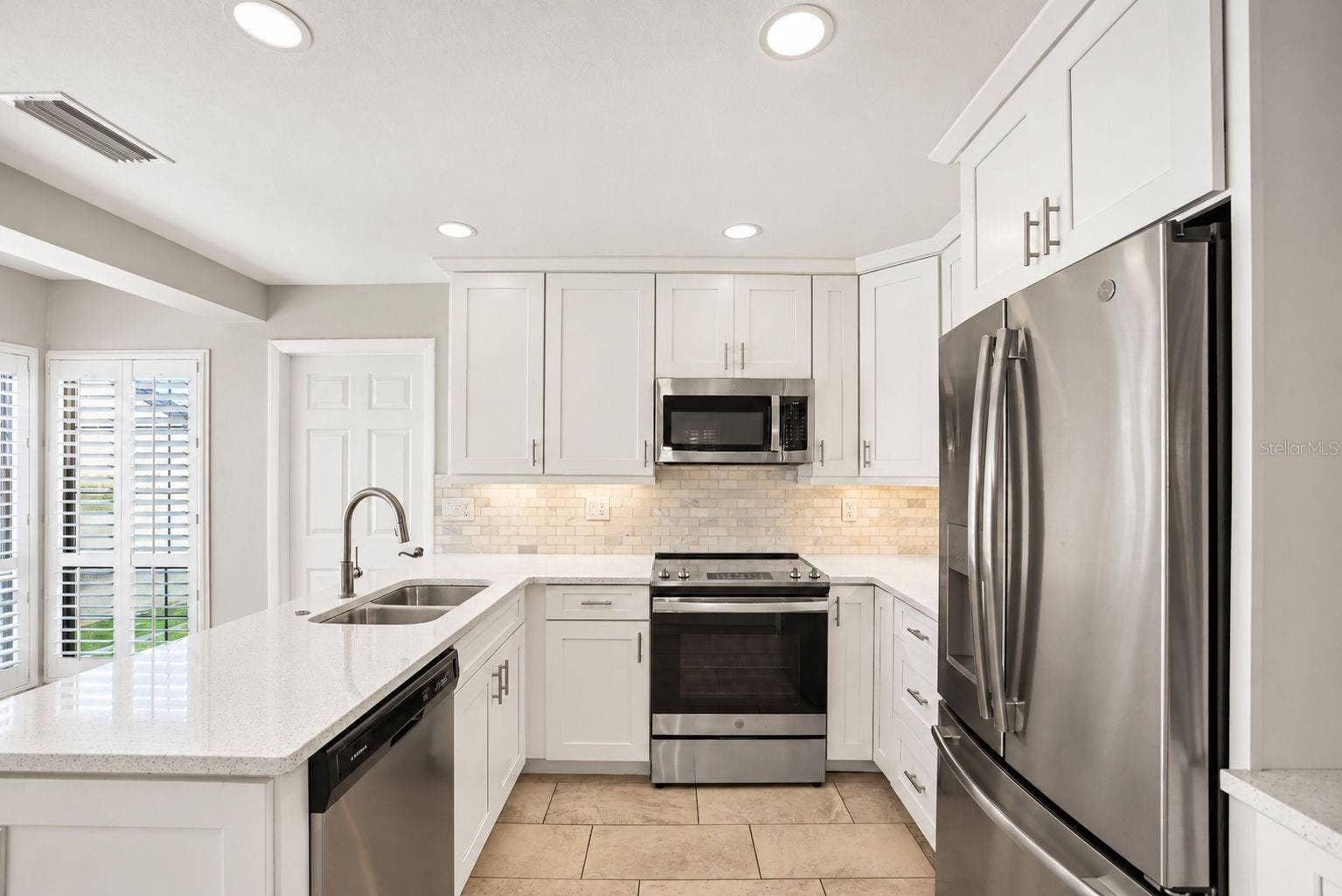 913 SUTTON PLACE, Palm Harbor, FL 34684 913 SUTTON PLACE, Palm Harbor, FL 34684