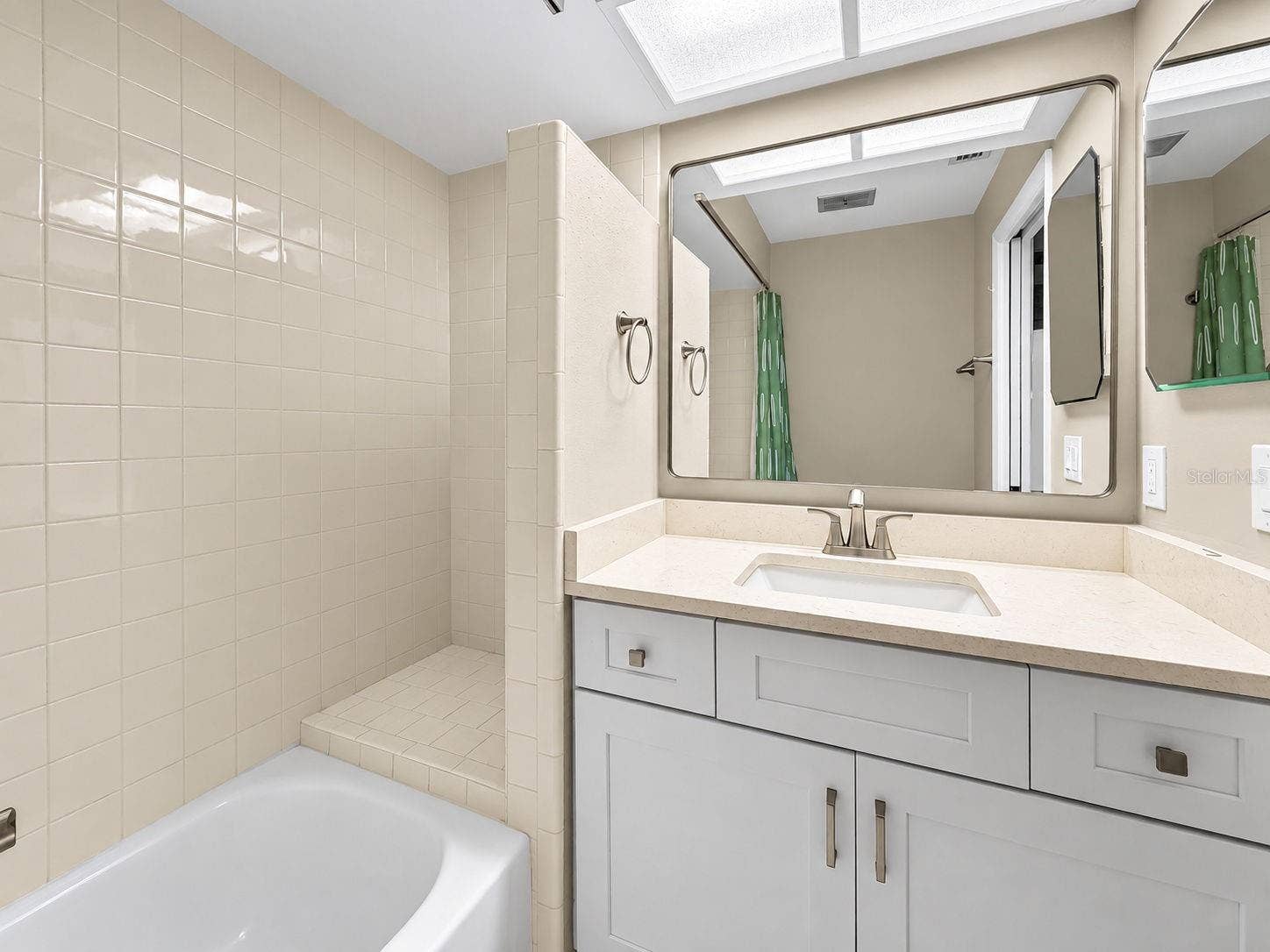 913 SUTTON PLACE, Palm Harbor, FL 34684 913 SUTTON PLACE, Palm Harbor, FL 34684