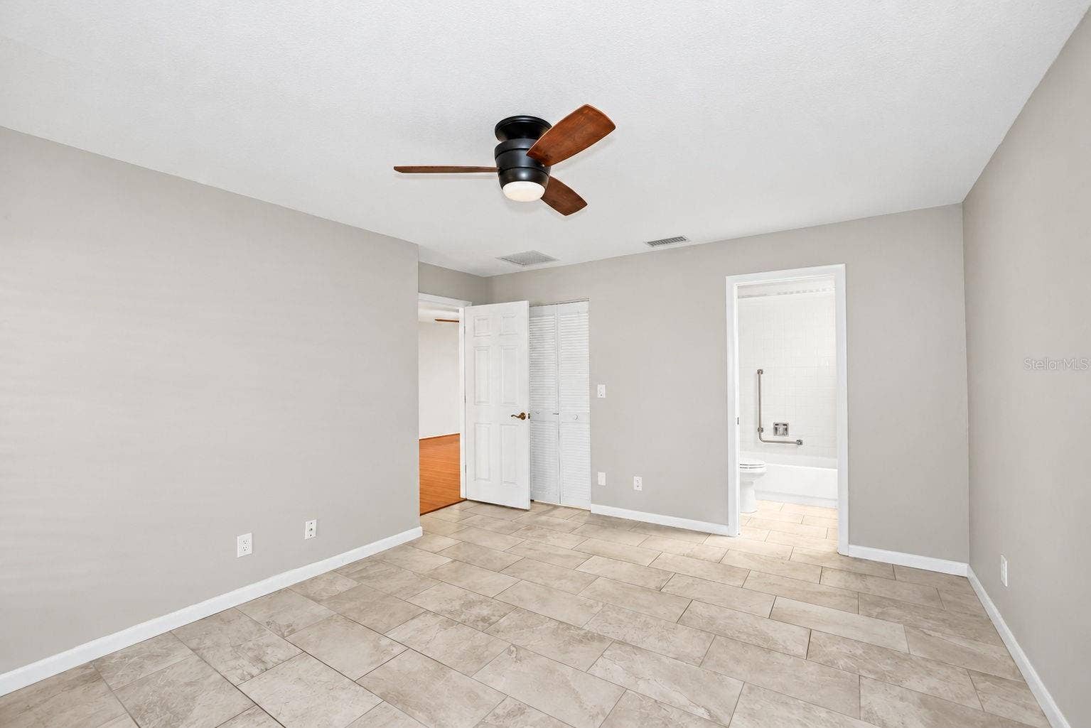 913 SUTTON PLACE, Palm Harbor, FL 34684 913 SUTTON PLACE, Palm Harbor, FL 34684