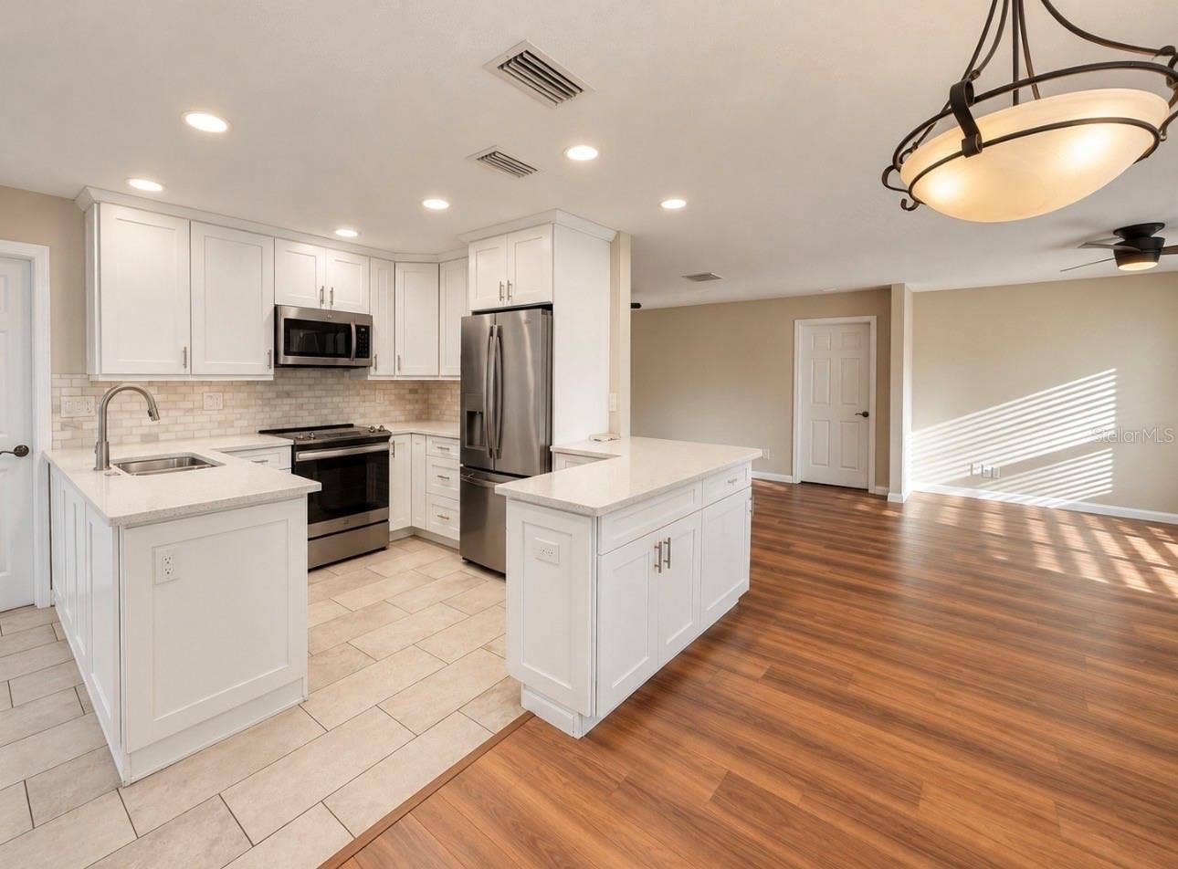 913 SUTTON PLACE, Palm Harbor, FL 34684 913 SUTTON PLACE, Palm Harbor, FL 34684