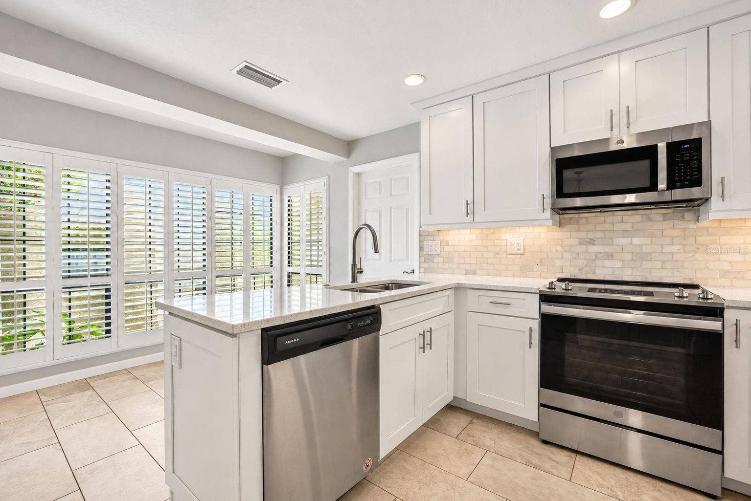 913 SUTTON PLACE, Palm Harbor, FL 34684 913 SUTTON PLACE, Palm Harbor, FL 34684