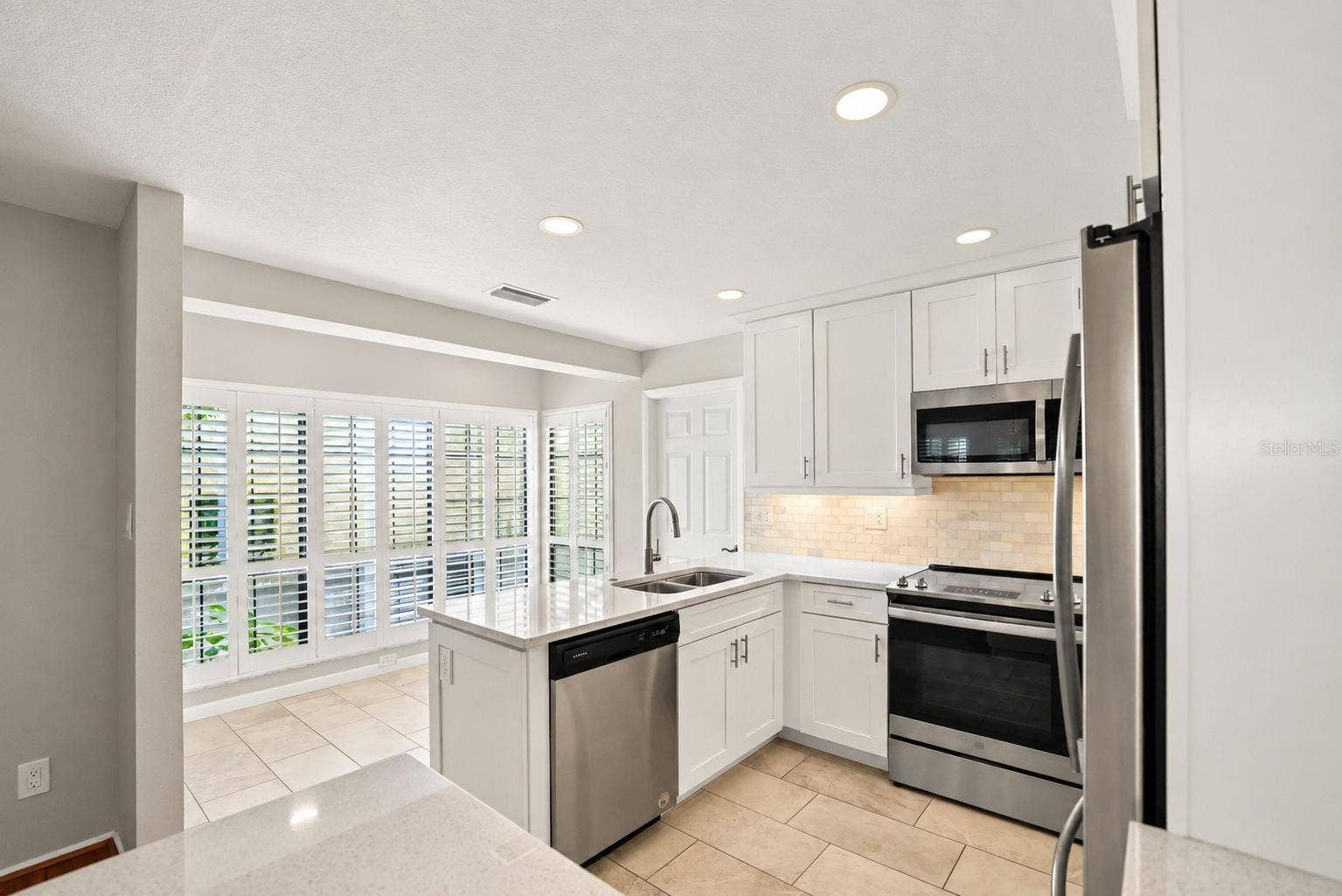 913 SUTTON PLACE, Palm Harbor, FL 34684 913 SUTTON PLACE, Palm Harbor, FL 34684