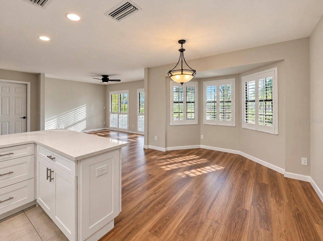913 SUTTON PLACE, Palm Harbor, FL 34684 913 SUTTON PLACE, Palm Harbor, FL 34684