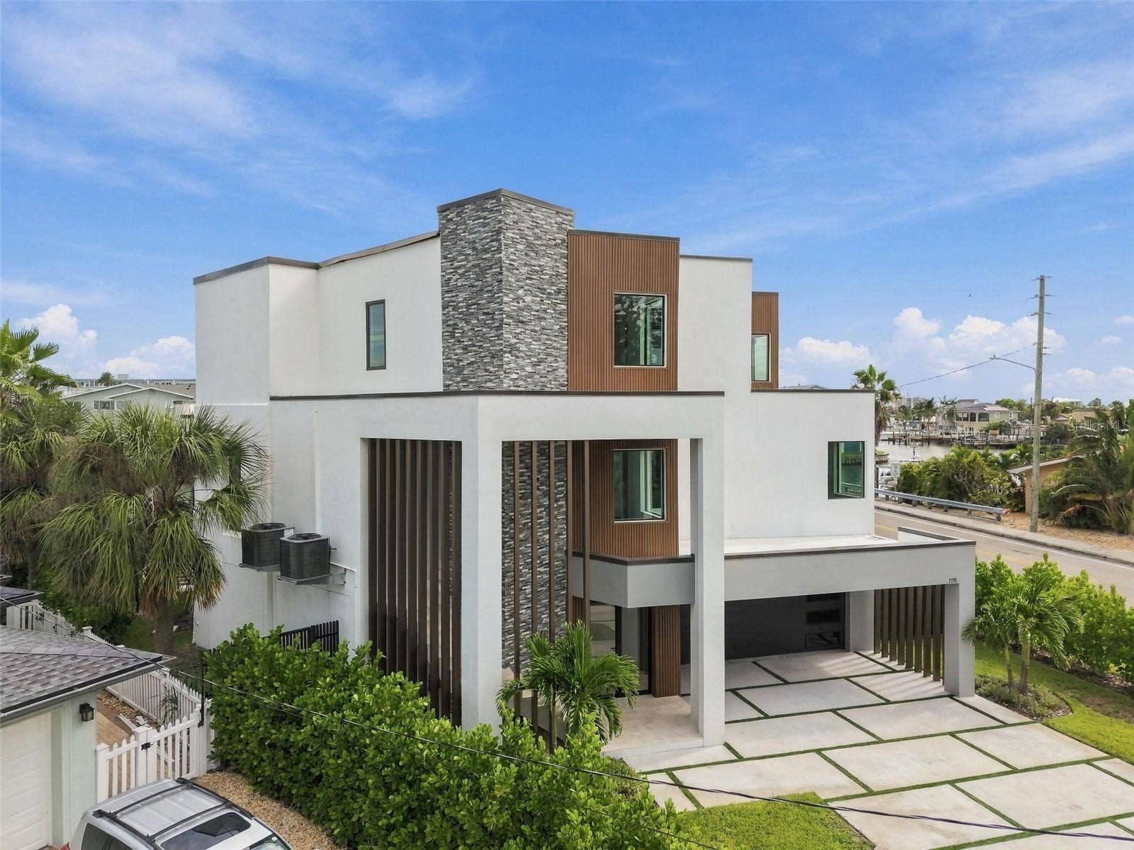7176 S SHORE DRIVE S, South Pasadena, FL 33707