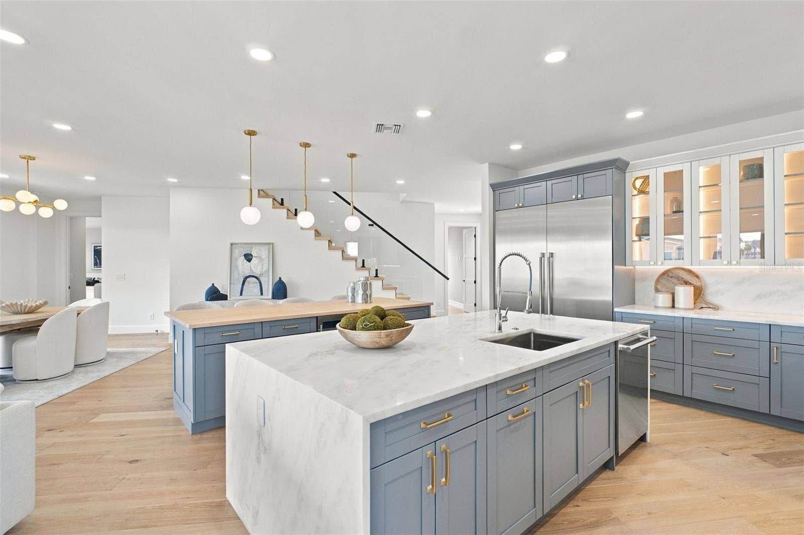 7176 S SHORE DRIVE S, South Pasadena, FL 33707
