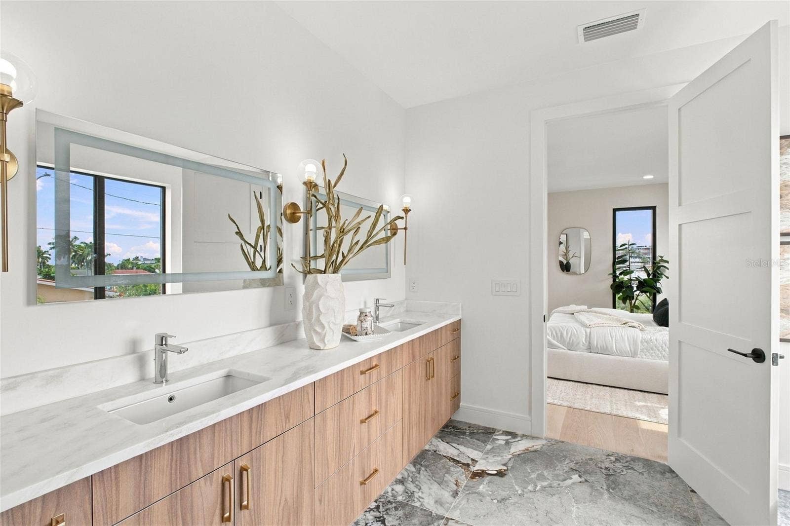 7176 S SHORE DRIVE S, South Pasadena, FL 33707