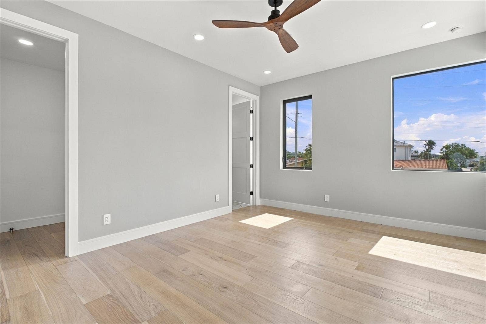 7176 S SHORE DRIVE S, South Pasadena, FL 33707