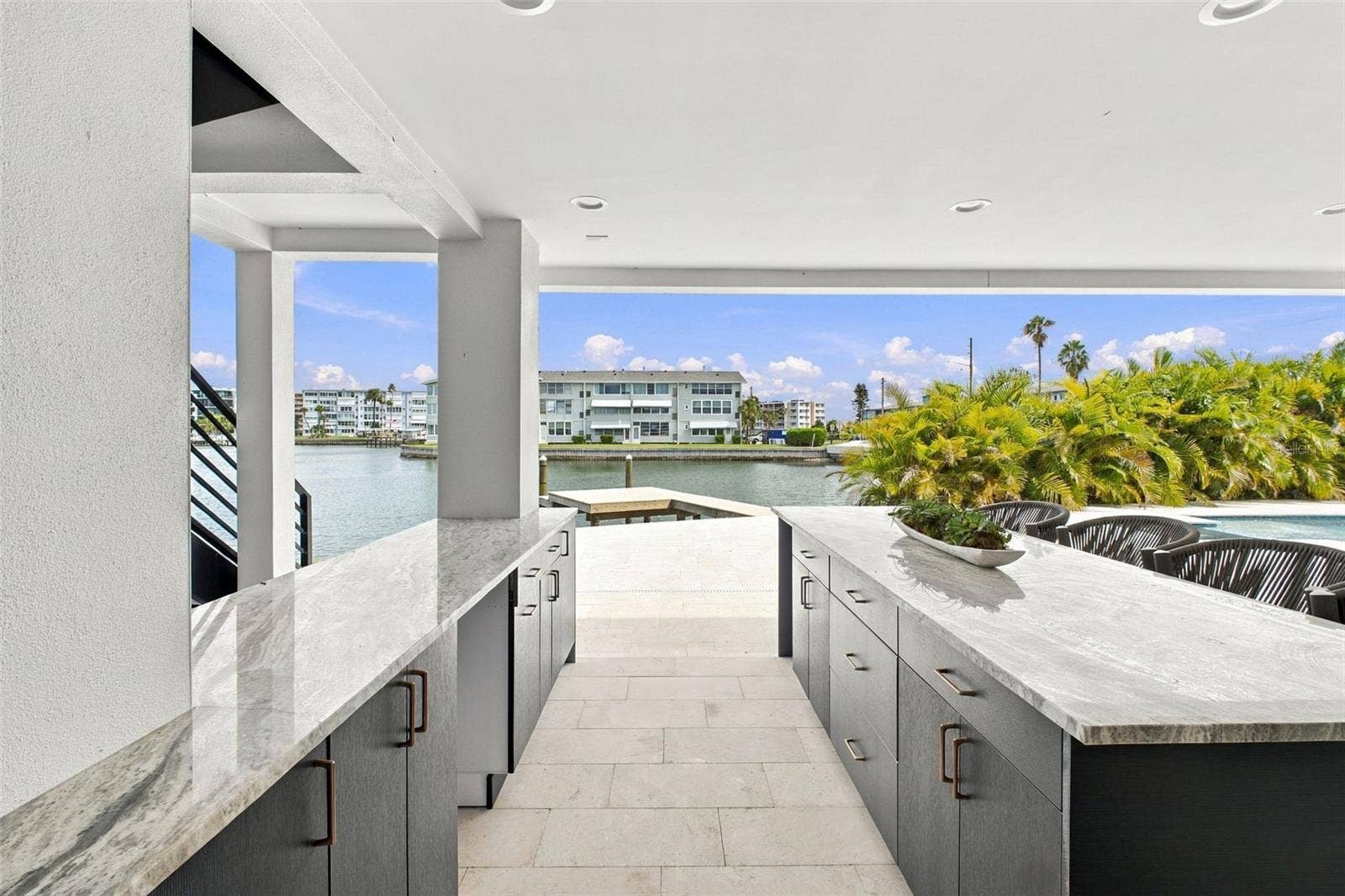 7176 S SHORE DRIVE S, South Pasadena, FL 33707
