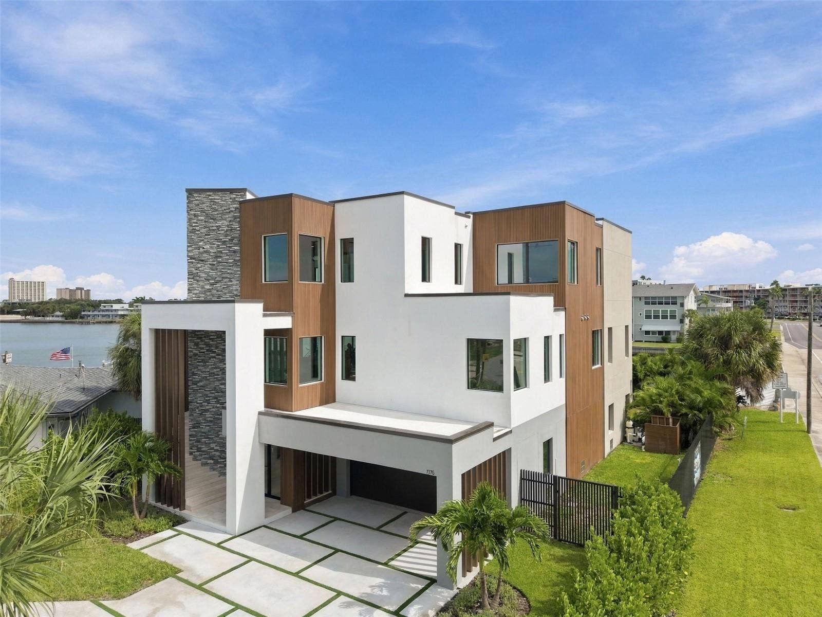 7176 S SHORE DRIVE S, South Pasadena, FL 33707