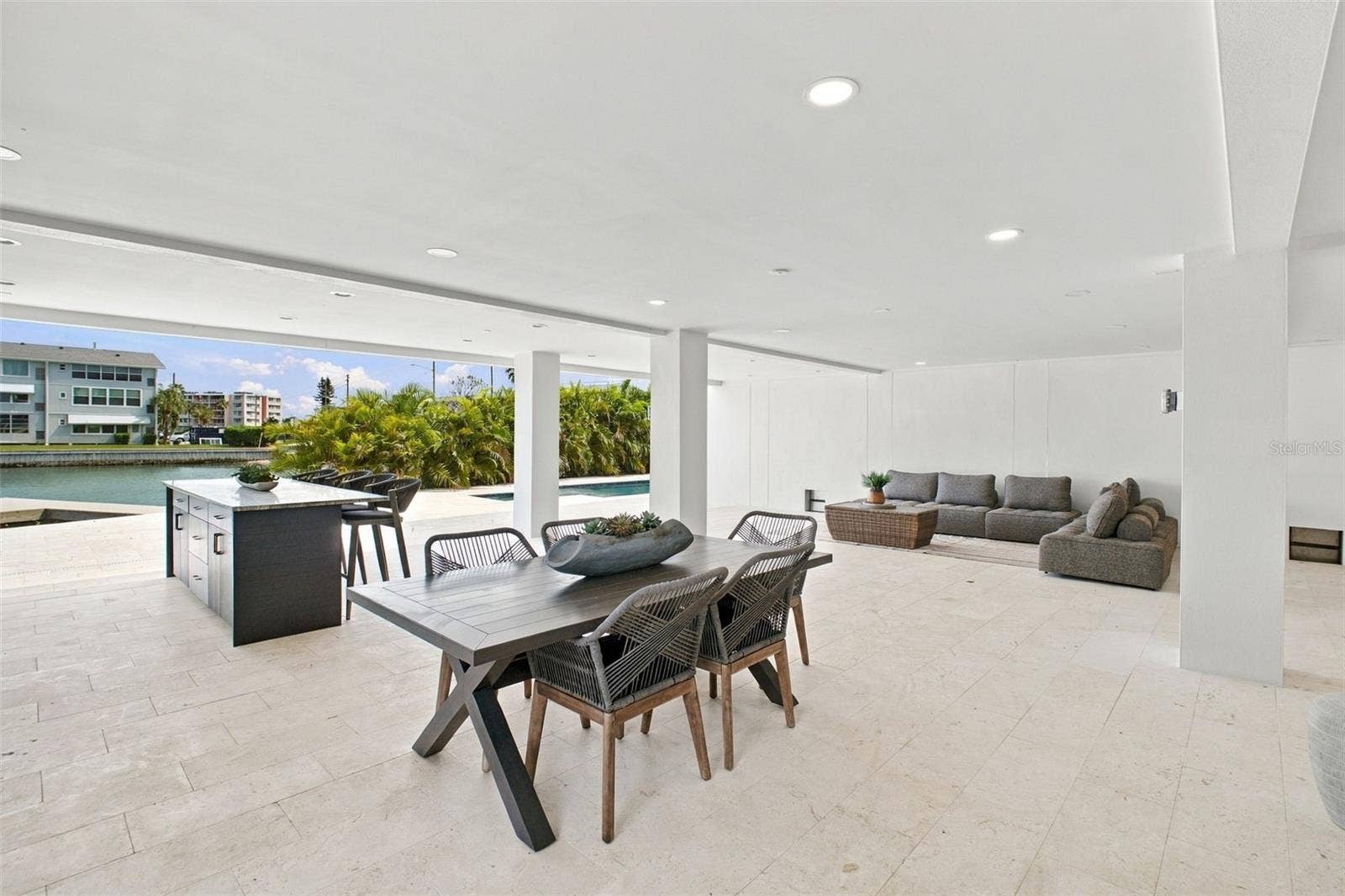 7176 S SHORE DRIVE S, South Pasadena, FL 33707