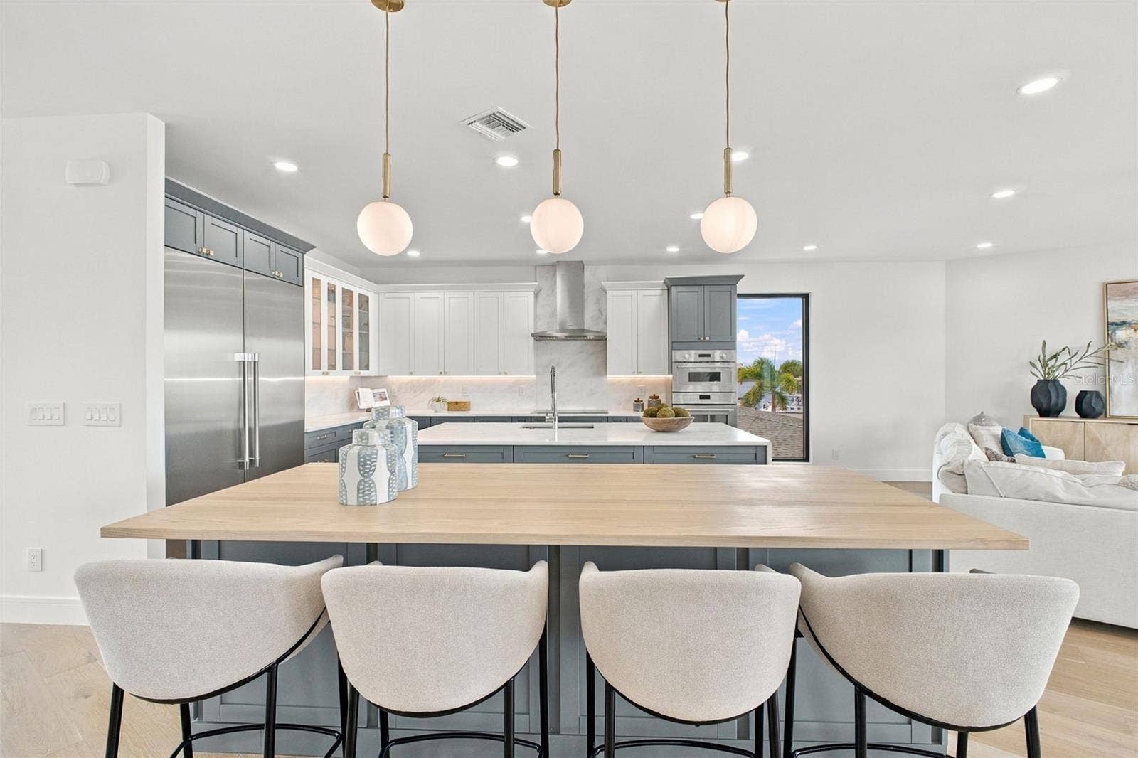 7176 S SHORE DRIVE S, South Pasadena, FL 33707