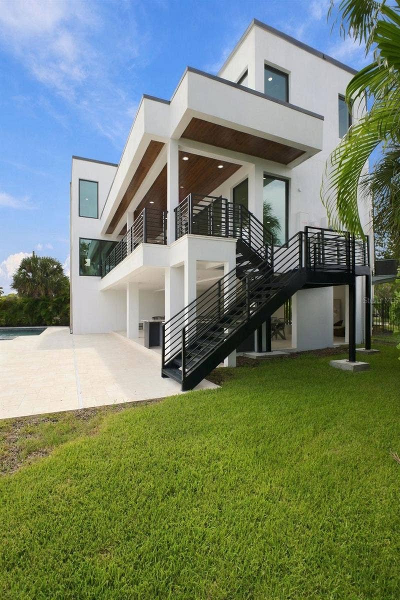7176 S SHORE DRIVE S, South Pasadena, FL 33707